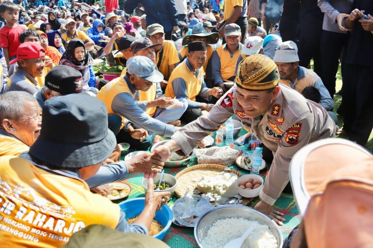 Irjen Pol. Ahmad Lutfhi Bersama Petani di Temanggung Sinergi Ciptakan Kamtibmas Kondusif