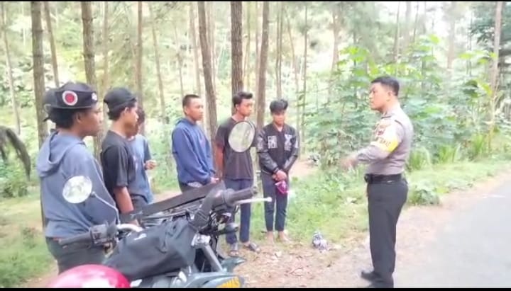 Cegah Kenakalan Remaja, Bhabinkamtibmas Polsek Tambak Banyumas Sambangi Remaja