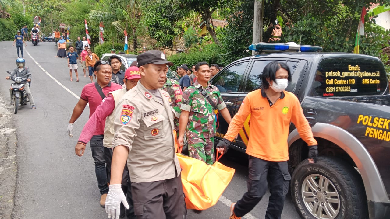 Inafis Polresta Banyumas Evakuasi Korban Diduga Bunuh Diri