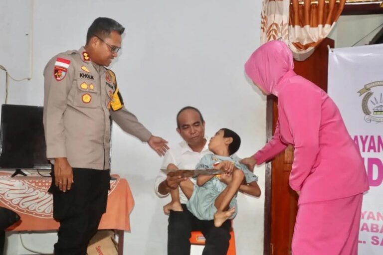 Solidaritas Polri: Kapolres dan Bhayangkari Santuni Anak Personel Polsek Tabukan Utara