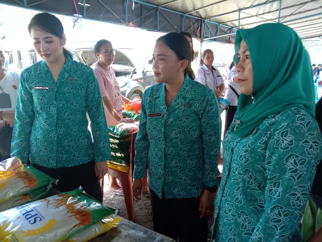 Jelang Lebaran, TP PKK Kabupaten Sangihe Gelar Pasar Murah di Petta Timur