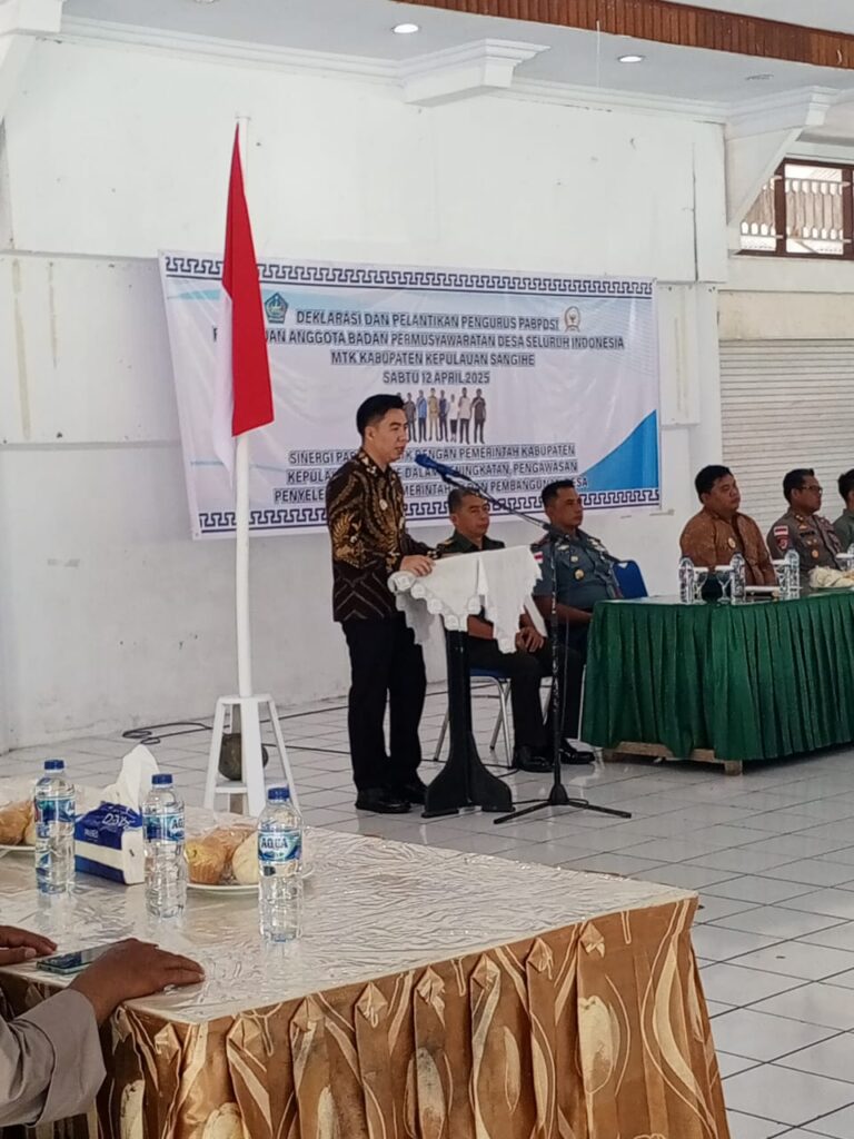 Bupati Kepulauan Sangihe Michael Thungari Lantik Pengurus PABDSI Majelis Tua-Tua Kampung